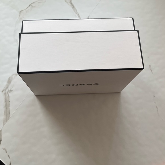 Chanel Gift Box - Picture 5 of 10